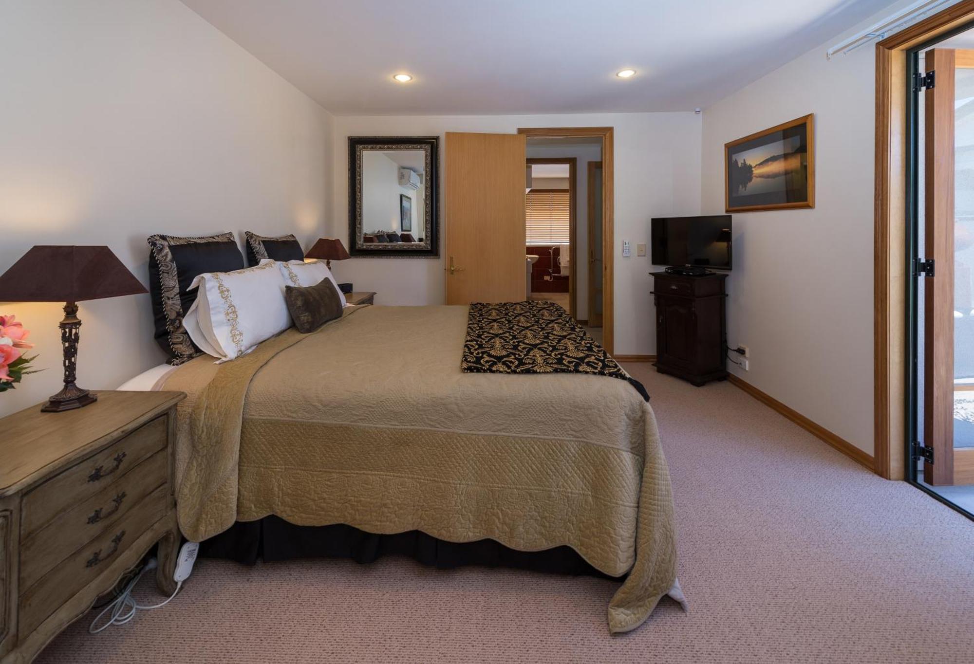The Flying Trout Boutique Lodge Taupo Bagian luar foto
