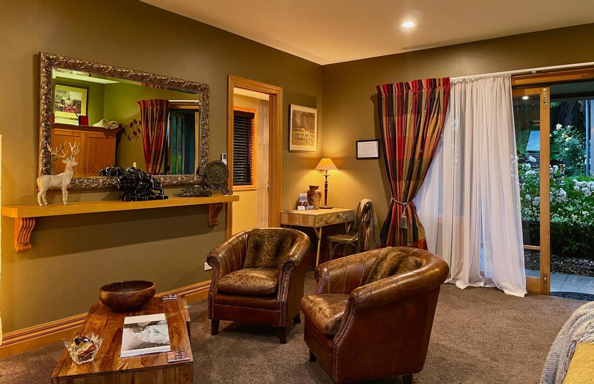 The Flying Trout Boutique Lodge Taupo Bagian luar foto