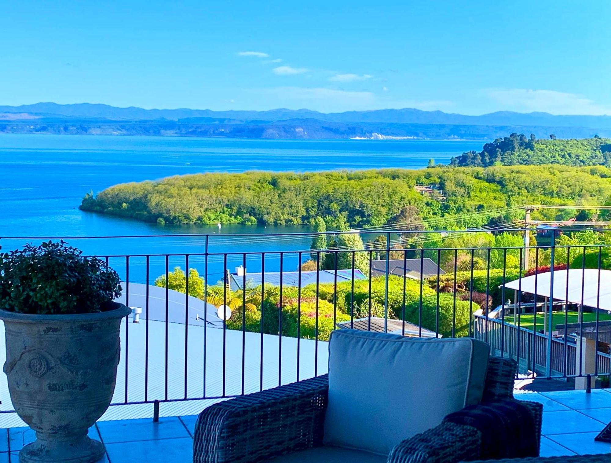 The Flying Trout Boutique Lodge Taupo Bagian luar foto