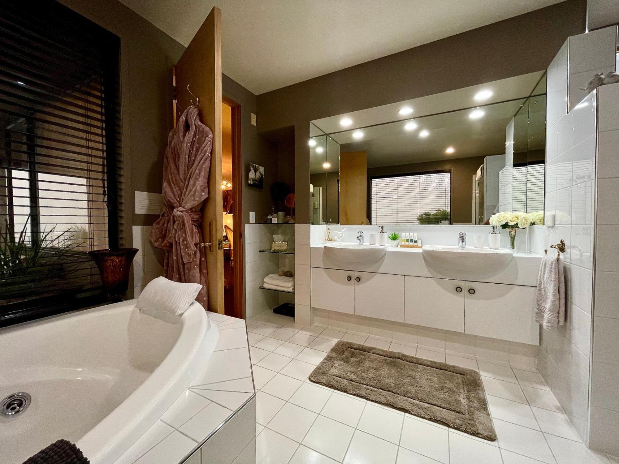 The Flying Trout Boutique Lodge Taupo Bagian luar foto