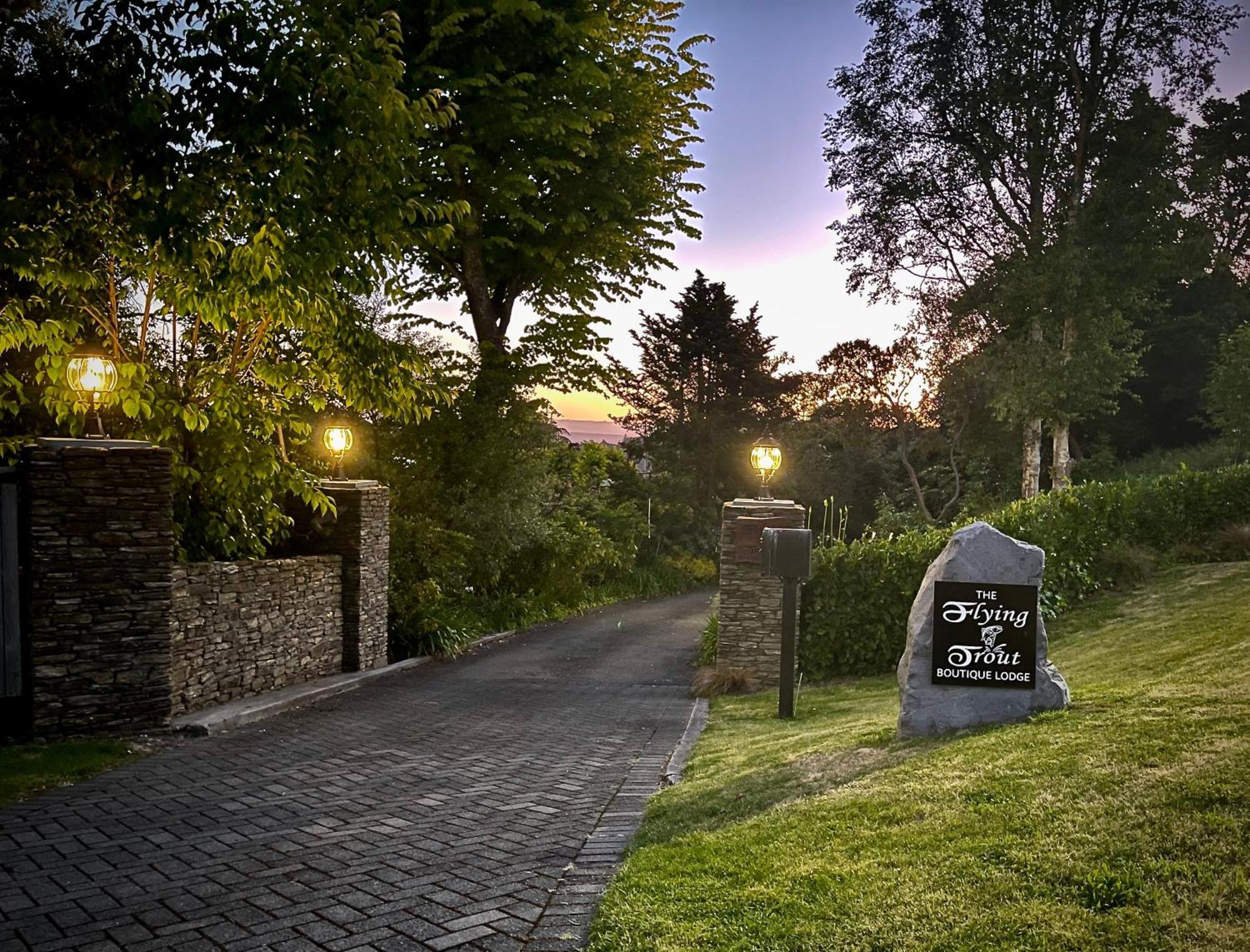 The Flying Trout Boutique Lodge Taupo Bagian luar foto