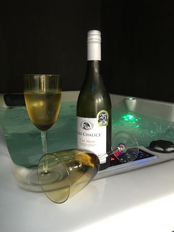 The Flying Trout Boutique Lodge Taupo Bagian luar foto